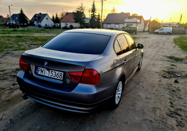 BMW Seria 3 cena 21900 przebieg: 261000, rok produkcji 2009 z Gniewkowo małe 137